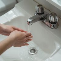 No hace falta llamar al fontanero para acabar con los malos olores en las tuberías de tu casa. Estos trucos te ayudarán a conseguirlo 