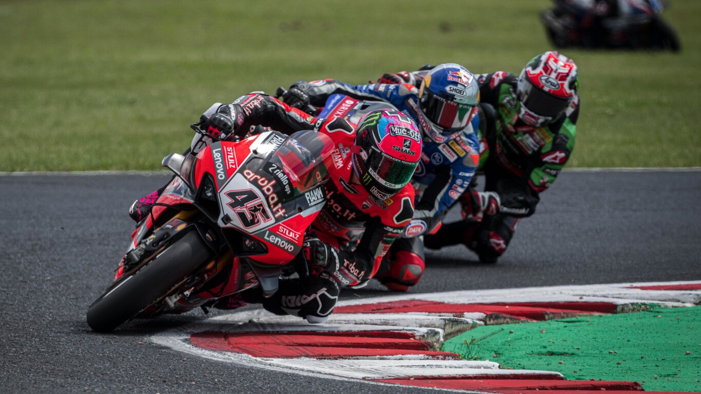 Scott Redding niega el triplete de Toprak Razgatlioglu en Most pero el mundial de Superbikes se comprime