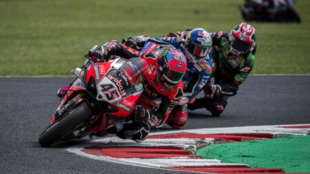 Scott Redding niega el triplete de Toprak Razgatlioglu en Most pero el mundial de Superbikes se comprime