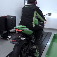 ¡Pura garra! Así chilla la Kawasaki Ninja ZX-25R estirando hasta la línea roja en el banco de potencia