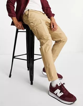 Pantalones beis cargo de corte tapered slim de Selected Homme