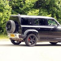 El Land Rover Defender tendrá una versión SVR con motor V8 para batir al Mercedes-AMG G63, y ya ha sido avistado