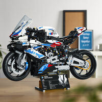 BMW Motorrad y LEGO lanzan la nueva BMW M 1000 RR, un set de 1,920 piezas