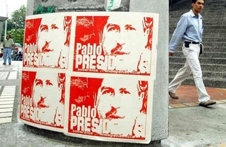 "Lo de WikiLeaks son chismes, chascarrillos", lo dice el taxista, ¿a quién escuchará?