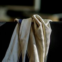 Puedes lavar tus trapos de cocina en la lavadora sin problema. Eso sí: cuidado con la contaminación cruzada