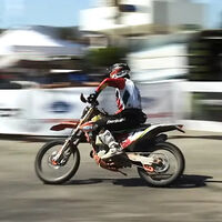 Amar las motos, nivel: viajar medio mundo, comprar una enduro y participar en el rally más duro por una apuesta