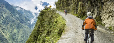 Estrada mais perigosa do mundo é um teste de sobrevivência: abismos de 1.000 metros, pistas de apenas 3 metros e cachoeiras caindo sobre os carros 