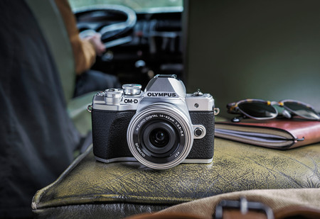 Olympus OMD E-M10 Mark II, Sony RX10, Panasonic Lumix LX15 y más cámaras, objetivos y accesorios en oferta: Llega Cazando Gangas