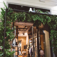 Las rebajas de El Corte Inglés arrasan con esta chaqueta Scalpers resistente a la lluvia y con precio de escándalo 