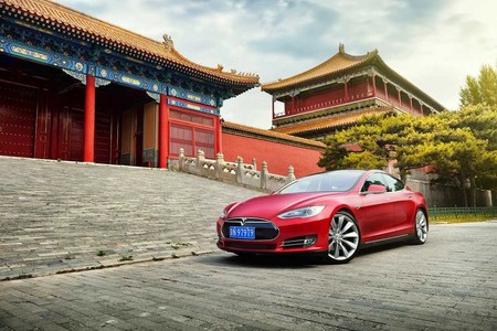 Tesla subirá el precio de sus coches eléctricos en China en previsión de una salvaje guerra comercial