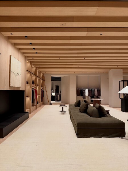 Nueva Tienda Zara Boutique Diagonal Barcelona Museo Elegante