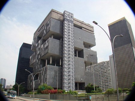 No subir el IVA y crear un nuevo tipo del IS para las grandes empresas