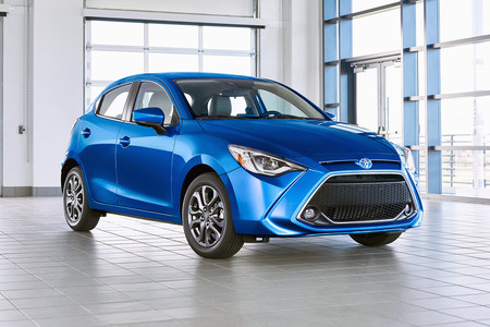 El nuevo Toyota Yaris para Estados Unidos estará en Nueva York, y es en realidad un Mazda2 revestido