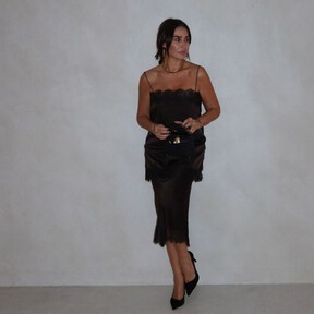 Tres conjuntos y tres vestidos elegantes que las mujeres clásicas de 40, 50 y 60 llevarán a todas sus cenas las noches de verano 