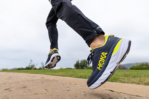 El Corte Inglés liquida las últimas tallas de zapatillas Hoka (casi) a mitad de precio 