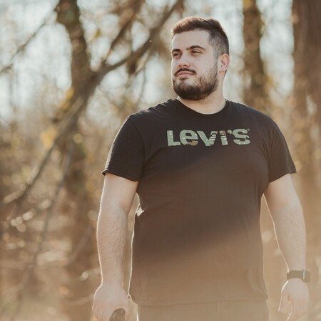 Estas camisetas de Levi's hacen de su logo un must de otoño (y para todo el año) que consigues en Cortefiel por sólo 15 euros