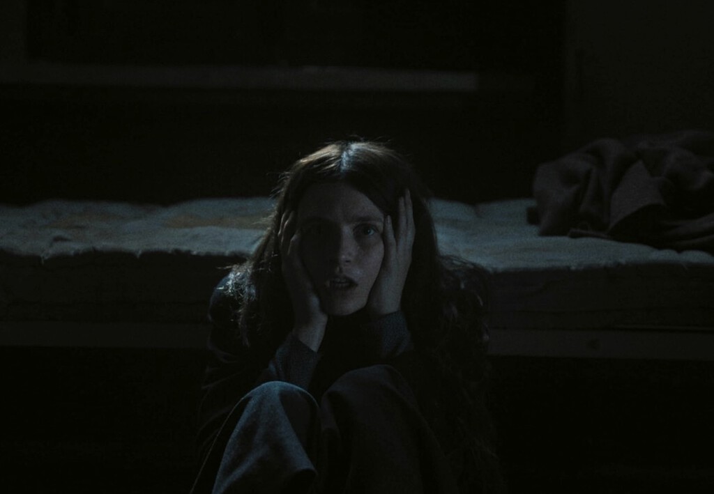 Apenas unas semanas después de su estreno, llega a Disney+ esta extraordinaria precuela de un clásico del terror satánico 