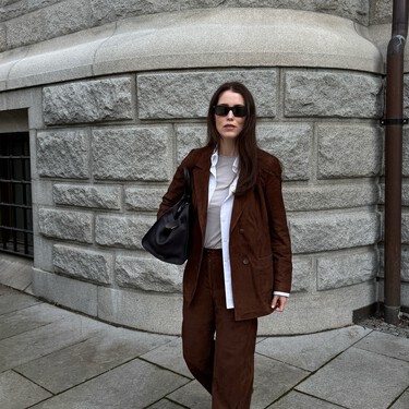 Novedad en Lefties: el conjunto de chaqueta y pantalón en el color de moda que es un flechazo para ir a la oficina