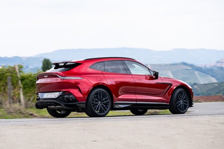 Aston Martin DBX707 trasera lateral