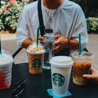 Starbucks ya no quiere que solo compres café en México: ahora quiere que te quedes más tiempo en sus tiendas 