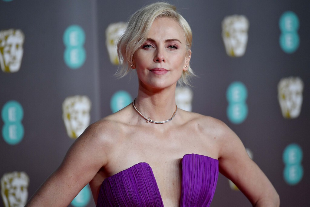 Tres formas en las que ha lucido Charlize Theron su short bob y ha rejuvenecido