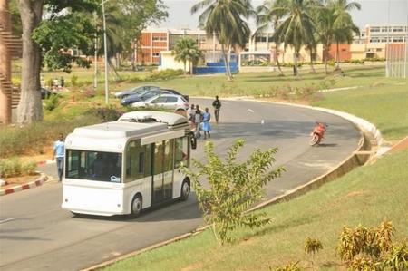 Inaugurada una línea de autobuses eléctricos en Costa de Marfil