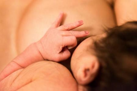 Prolongar la lactancia materna ahorraría millones de euros al sistema de salud