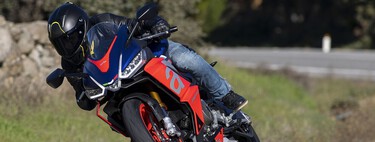 La última idea revolucionaria de Aprilia es ponerte alerones en los pies. Lo han sacado de MotoGP, y tiene todo el sentido 