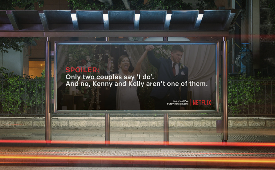 Idean una campaña para que no salgamos de casa usando el nombre de Netflix: spoiler por doquier en los sitios más concurridos