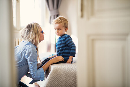 Los niños criados por madres amorosas, compasivas y empáticas son más generosos con otros niños