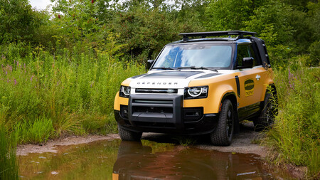 Land Rover Defender Trophy Edition 13