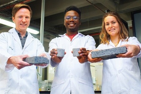El primer bio-ladrillo del mundo producido a partir de la orina humana