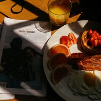 Llevamos años debatiendo si hay que desayunar nada más despertar. La crononutrición apunta a la respuesta