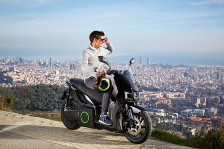 Con 115 km de autonomía y por 5.995 euros: así es el primer scooter eléctrico para particulares de Silence