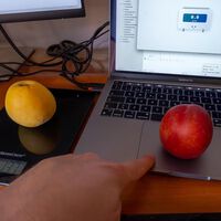 No sabía que el trackpad de mi portátil podía convertirse en una báscula de precisión para usar en la cocina