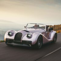 El deportivo inglés que apenas ha cambiado en 80 años sigue más vivo que nunca: descapotable, tecnología moderna, peso pluma y un potente motor BMW