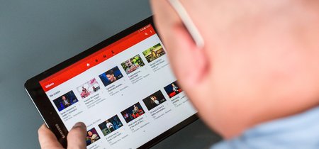 YouTube asegura que quiere combatir las noticias falsas y los vídeos conspiranoicos enlazando a la Wikipedia