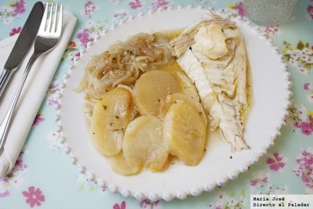 Rodaballo al horno con patatas y cebolla. Receta
