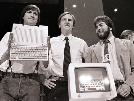 La historia detrás del primer logo de Apple, contada por su propio creador