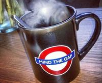 Dónde escuchar el "Mind the gap" original en el metro de Londres (gracias a una historia de amor) 