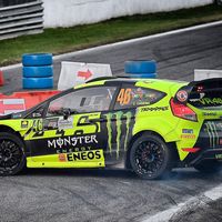 Valentino Rossi no se asusta de Dani Sordo y vence su quinto Monza Rally Show