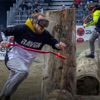 Los 'therians' han llegado a las motos. La nueva moda es simular carreras corriendo a pie con manillares en la mano 