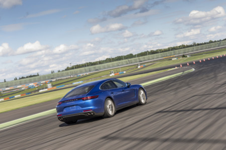Porsche Panamera 2017 400