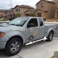 Quién quiere unos aburridos estribos cuando le puedes poner a tu 4x4 un buen par de misiles 