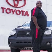 Más kilómetros que un taxi Mercedes africano. Este hombre le ha hecho 1,6 millones de kilómetros a su Toyota. Dos veces 