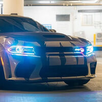 ¿Te acuerdas del influencer al que prohibieron conducir su Dodge Charger Hellcat porque hacia demasiado ruido? Siguió haciéndolo y ahora le caerá una multa de 83.000 dólares