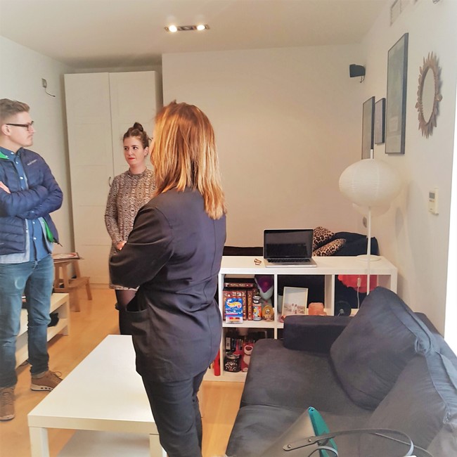 Para ser líderes, Ikea entra en cientos de hogares en busca de gente