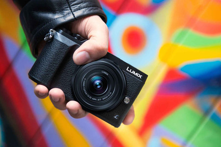 Sony A7, Panasonic Lumix GX80, Fujifilm X-A3 y más cámaras, objetivos y accesorios en oferta: Llega Cazando Gangas