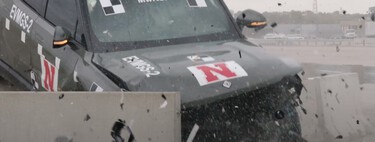 El último inconveniente que han descubierto a los SUV eléctricos es tan gordo como ellos: los guardarraíles son incapaces de frenarlos