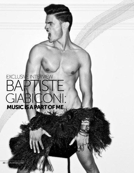Baptiste Giabiconi se pasa más tiempo desnudo que vestido